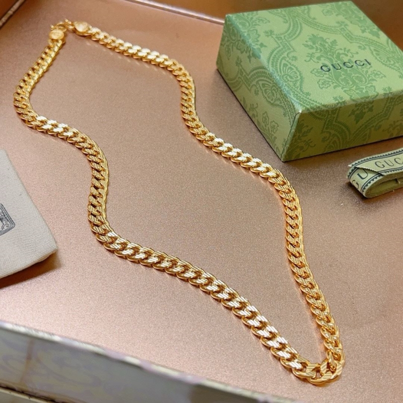 G*u*i necklaces